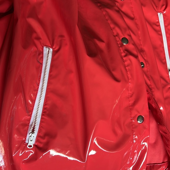 Women’s Red GAP XS Hooded Rain Jacket NWT - Picture 3 of 7